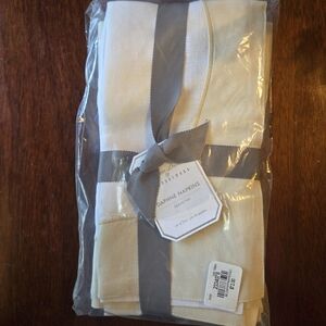 New! Pottery Barn Monique Lhuillier Daphne Napkins (4)